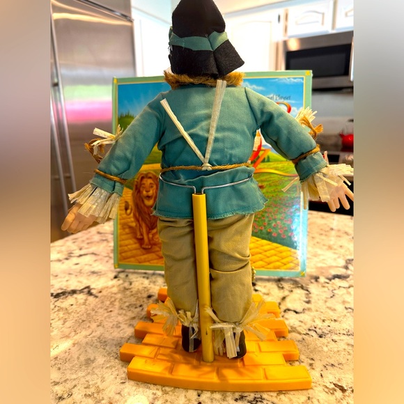 1987 Wizard of Oz Scarecrow Doll 12" w Stand by Hamilton Gifts P3801 - Picture 5 of 5